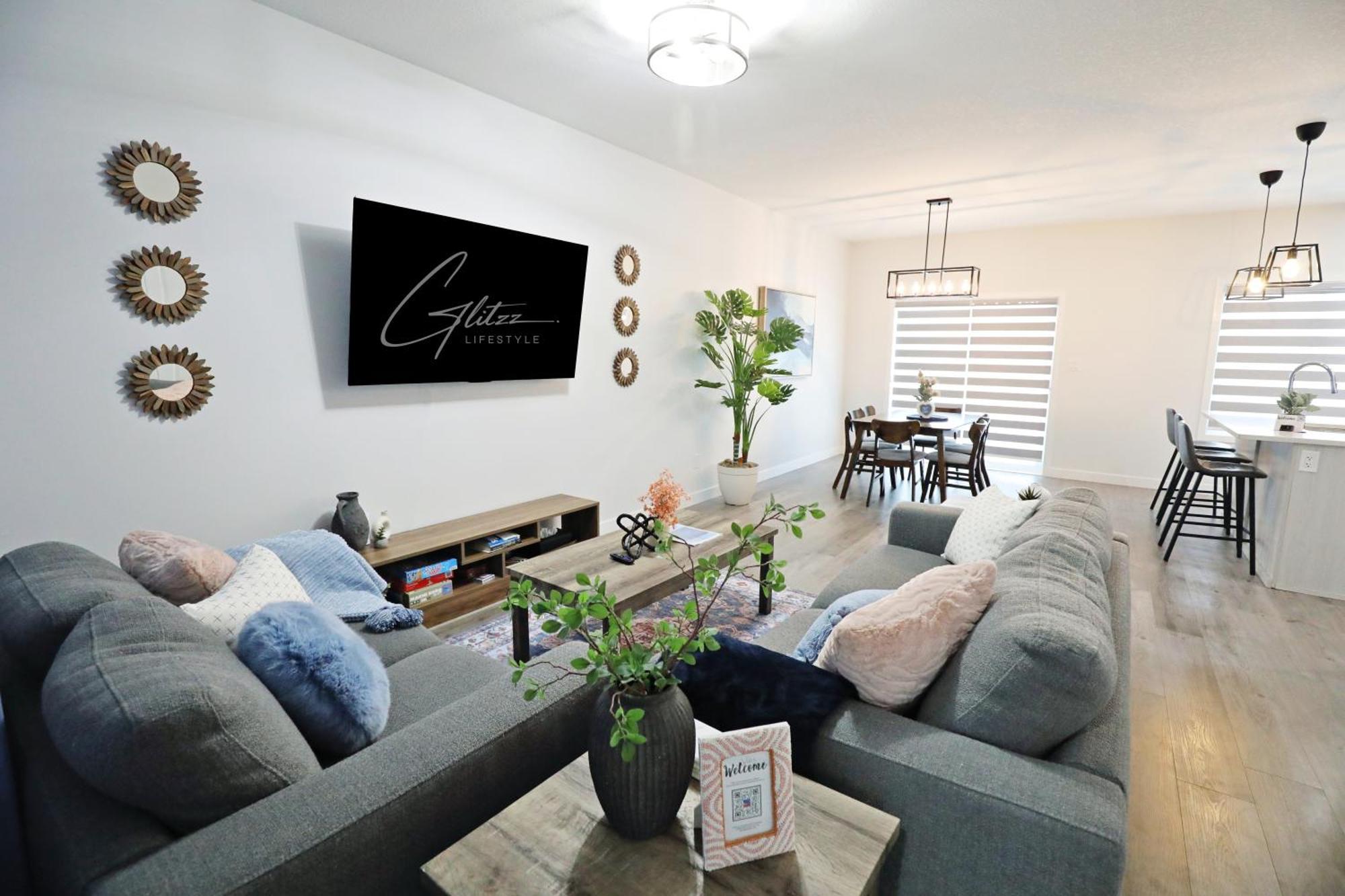 Beautiful Home With 4 King Beds,Airport,Disney+ Эдмонтон Экстерьер фото