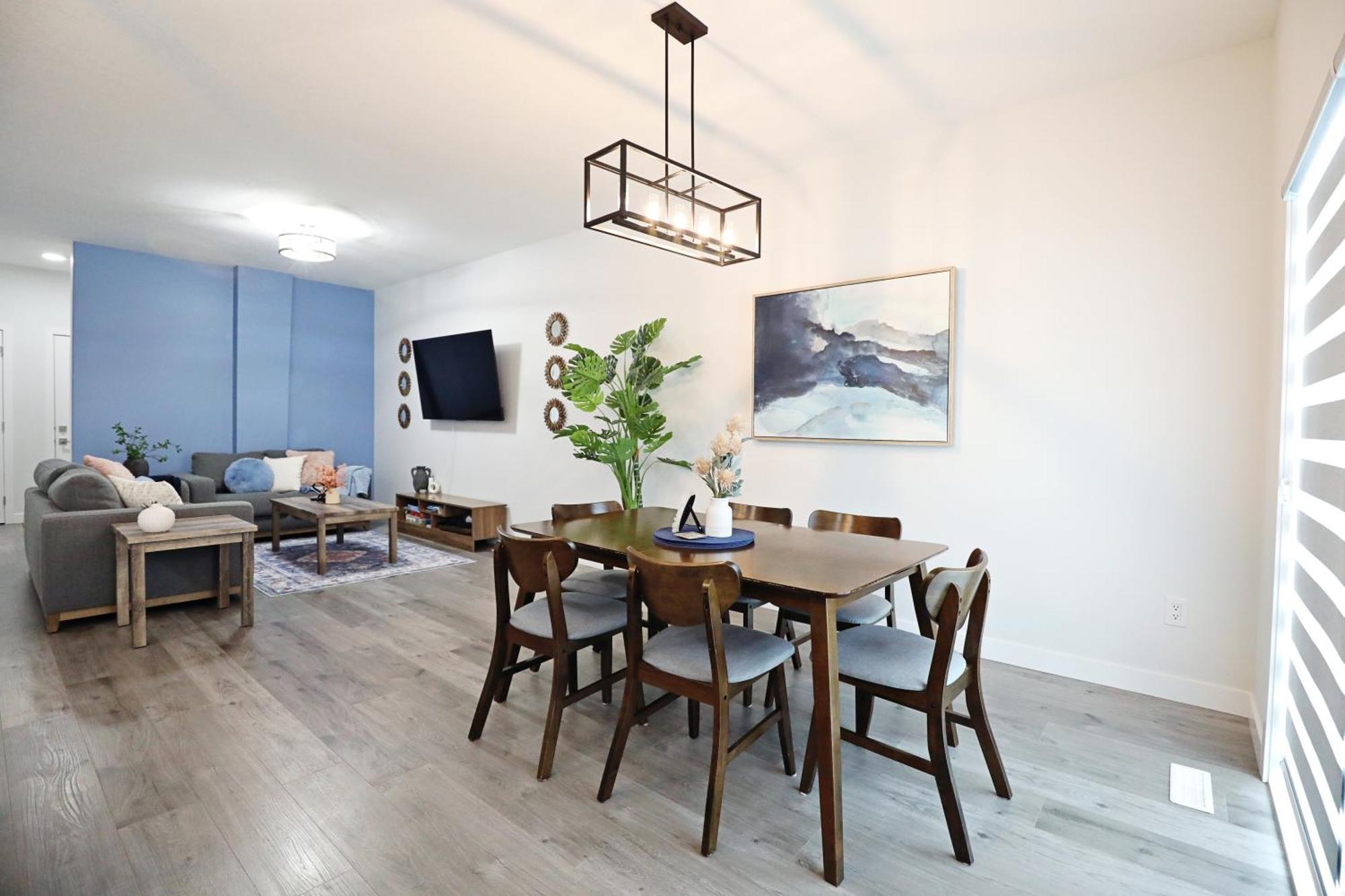 Beautiful Home With 4 King Beds,Airport,Disney+ Эдмонтон Экстерьер фото