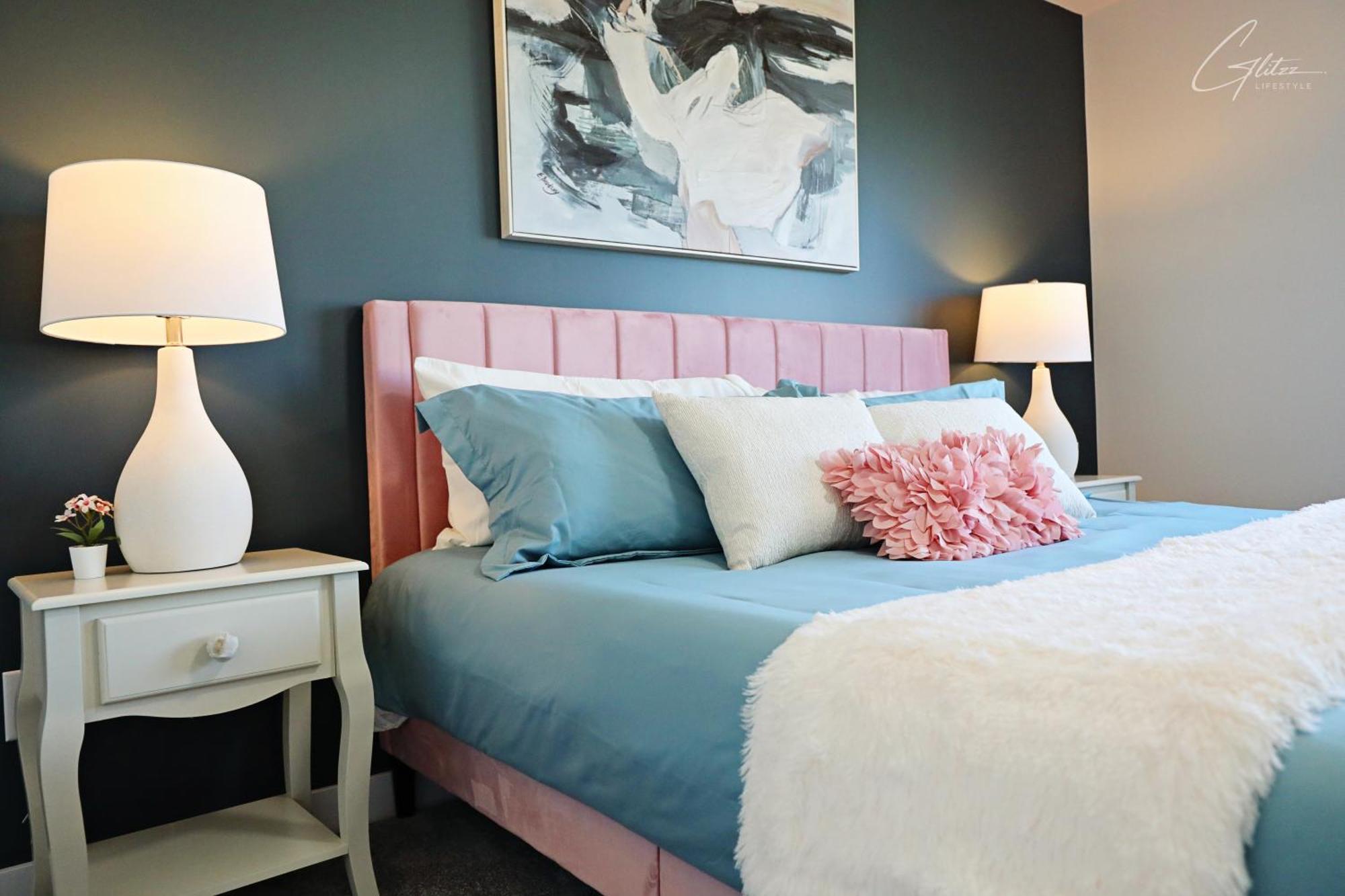 Beautiful Home With 4 King Beds,Airport,Disney+ Эдмонтон Экстерьер фото