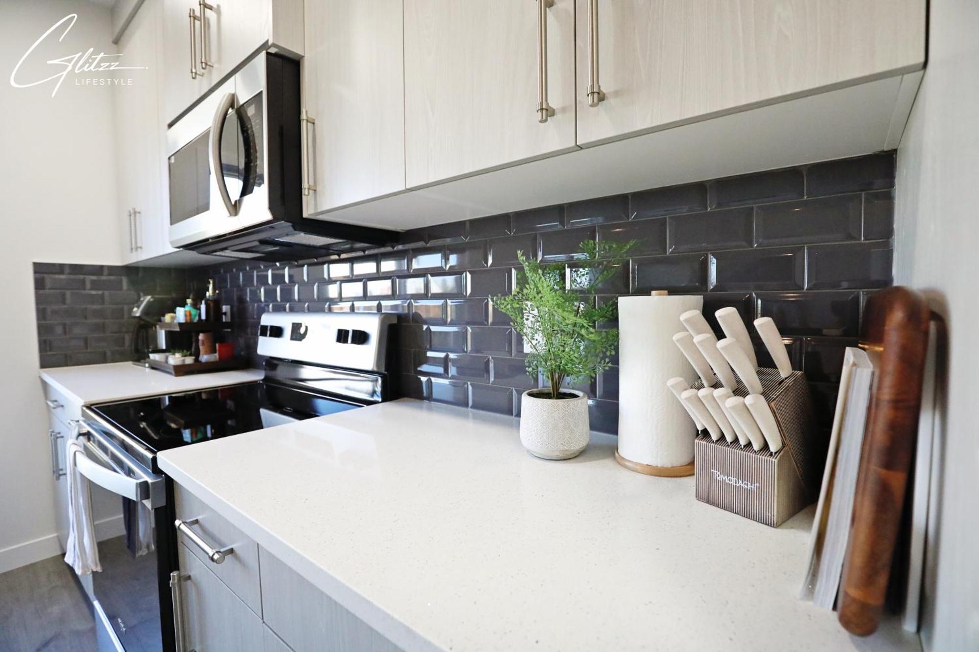 Beautiful Home With 4 King Beds,Airport,Disney+ Эдмонтон Экстерьер фото