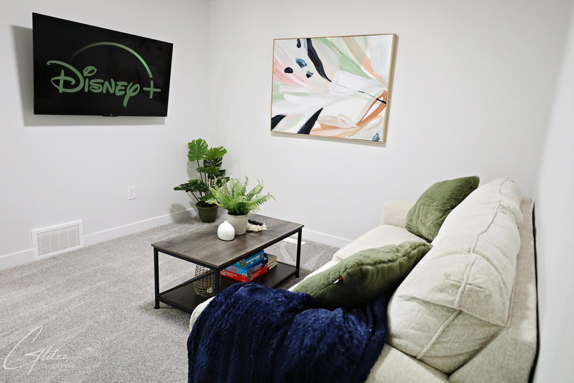 Beautiful Home With 4 King Beds,Airport,Disney+ Эдмонтон Экстерьер фото